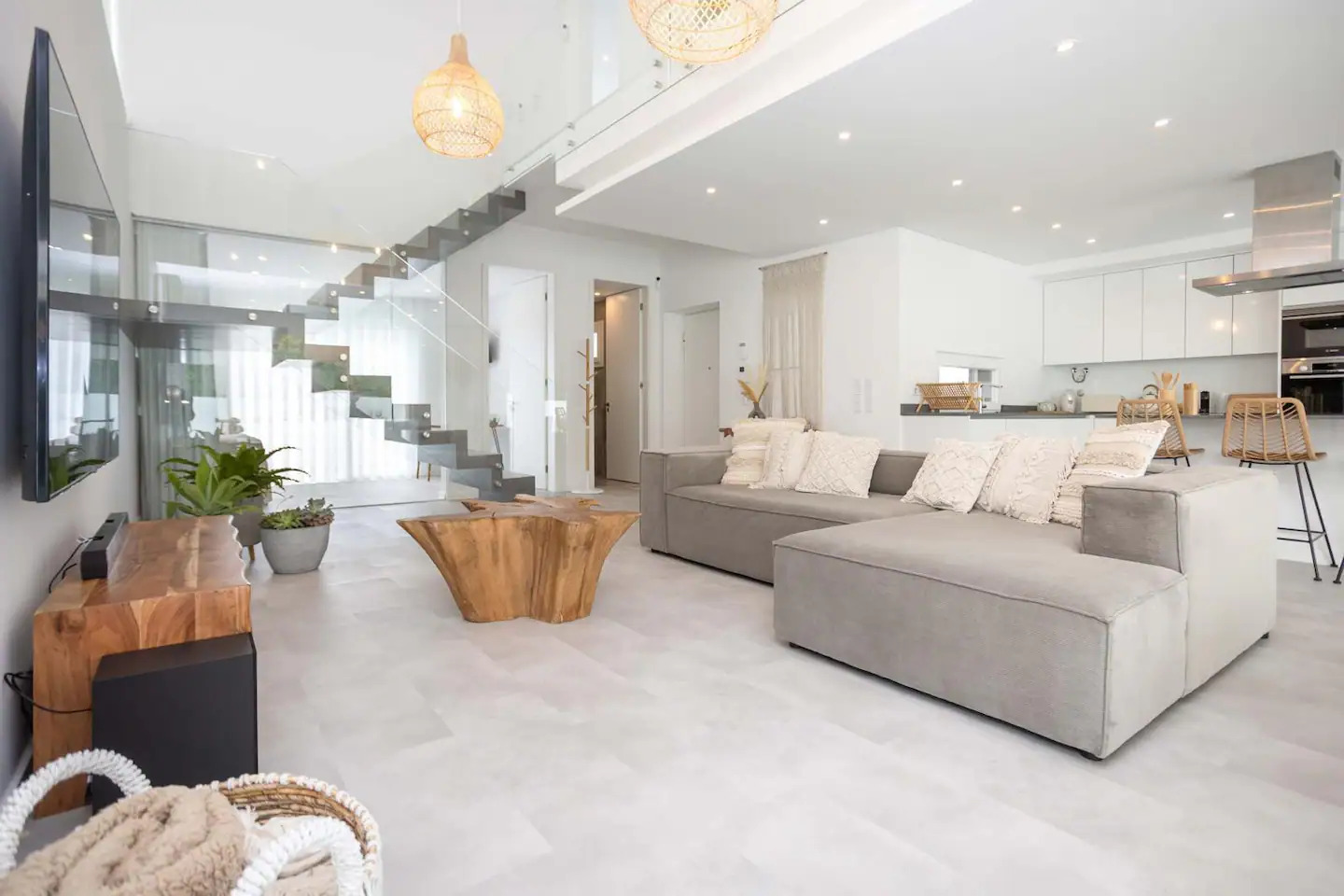 Un salon moderne et chaleureux